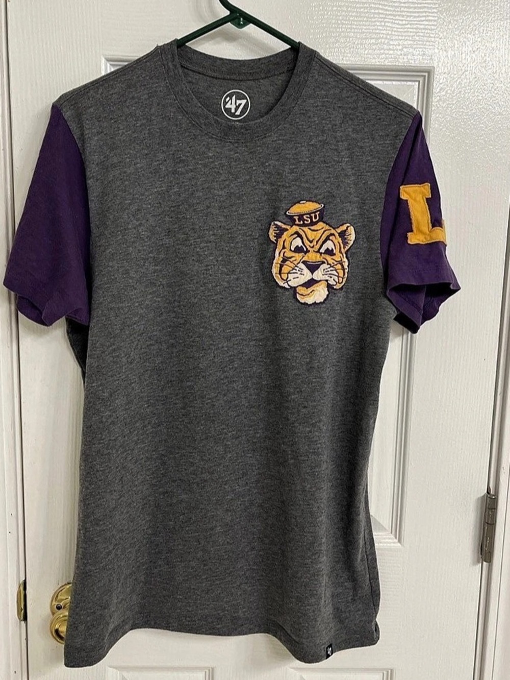 47 LSU Tigers graphic tee Gray & Purple Like New